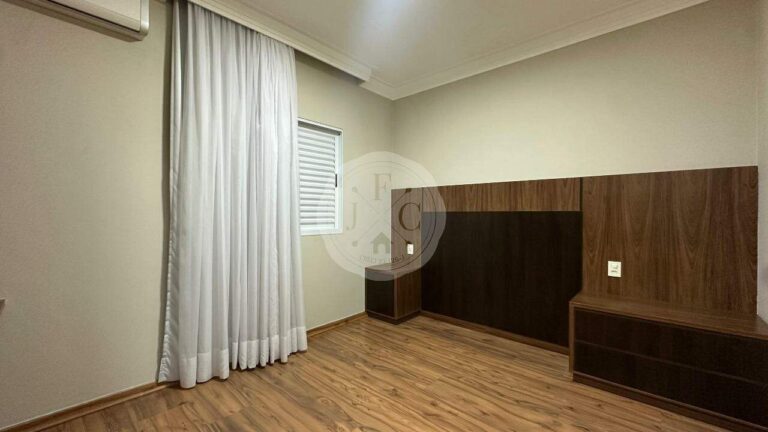Casa em Condomínio para aluguel no Recreio das Acácias: