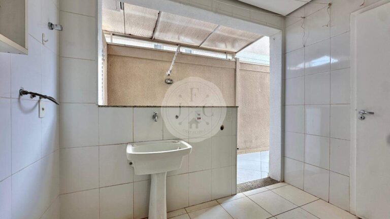 Casa em Condomínio à venda no Vila do Golfe: