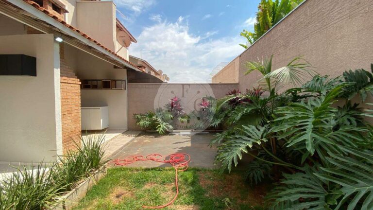 Casa em Condomínio para aluguel no Vila do Golfe: