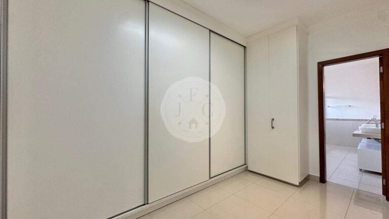 Casa em Condomínio à venda no Jardim Botânico: