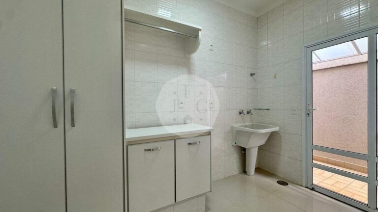 Casa em Condomínio para aluguel no Recreio das Acácias: