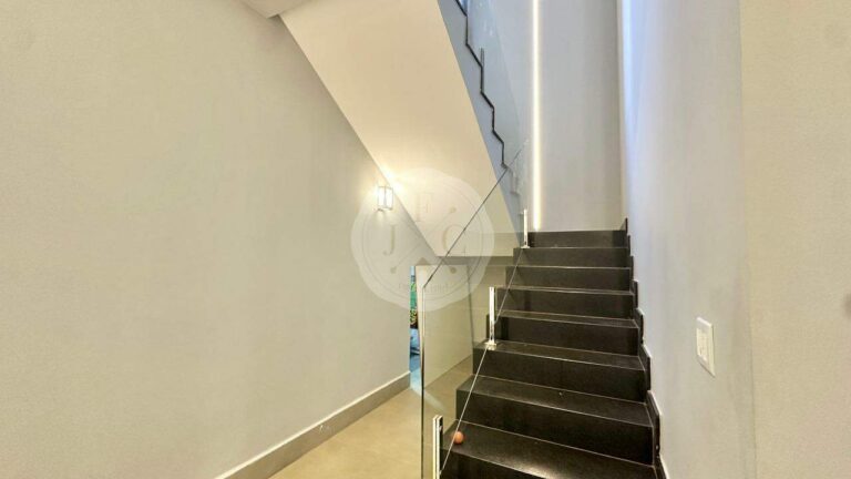 Casa em Condomínio para aluguel no Residencial e Empresarial Alphaville: