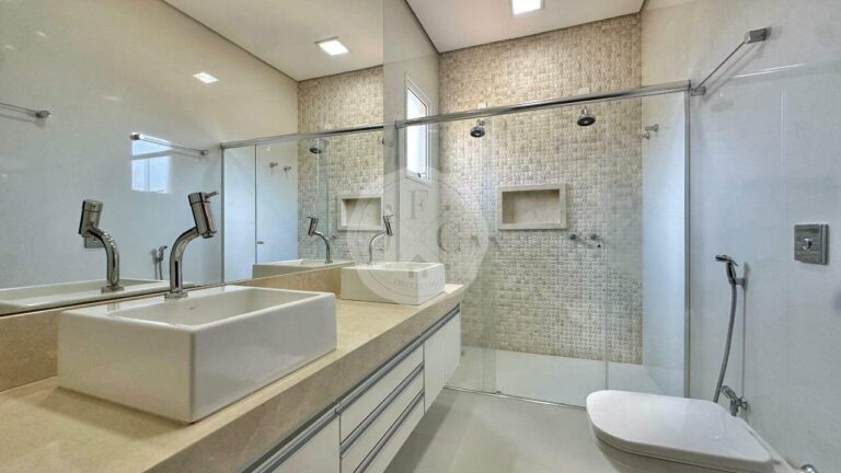Casa em Condomínio para aluguel no Residencial e Empresarial Alphaville:
