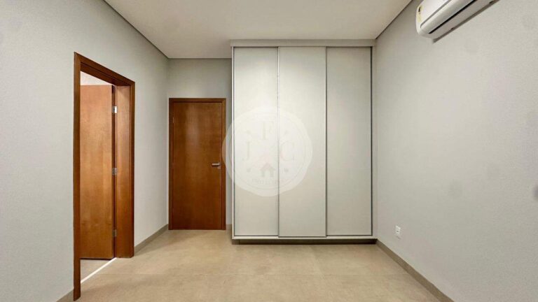Casa em Condomínio para aluguel no Residencial e Empresarial Alphaville: