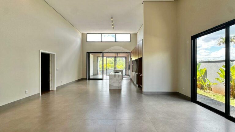 Casa em Condomínio para aluguel no Residencial e Empresarial Alphaville: