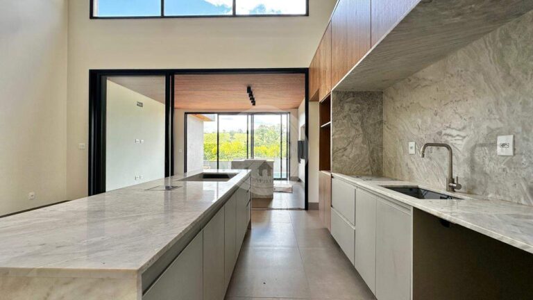 Casa em Condomínio para aluguel no Residencial e Empresarial Alphaville: