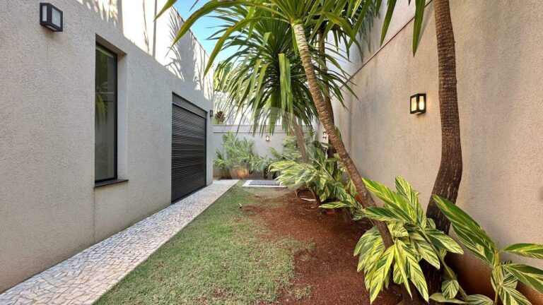 Casa em Condomínio para aluguel no Residencial e Empresarial Alphaville: