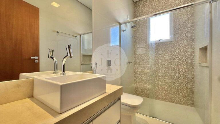 Casa em Condomínio para aluguel no Residencial e Empresarial Alphaville: