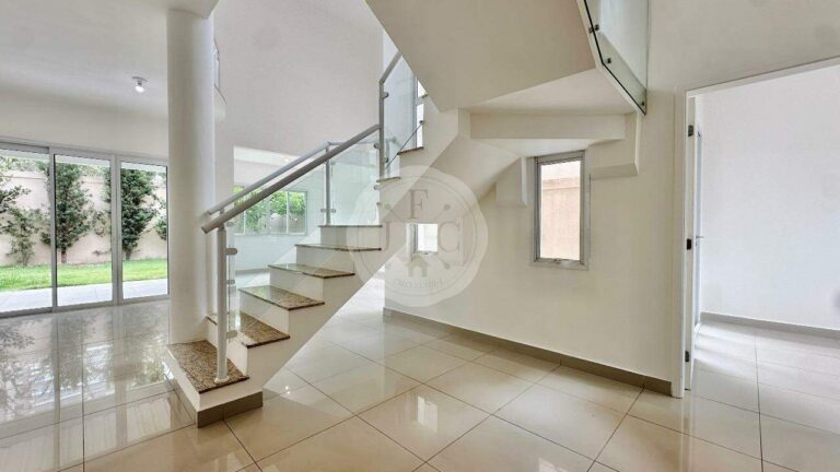 Casa em Condomínio para aluguel no Vila do Golfe: