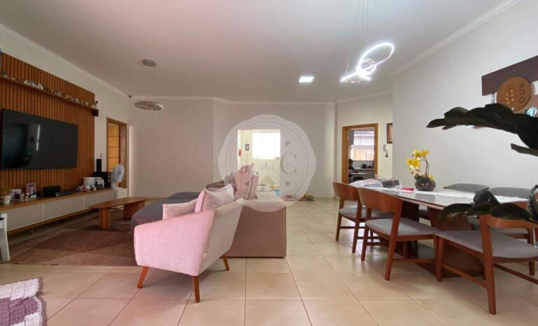 Casa em Condomínio à venda no Recreio das Acácias: