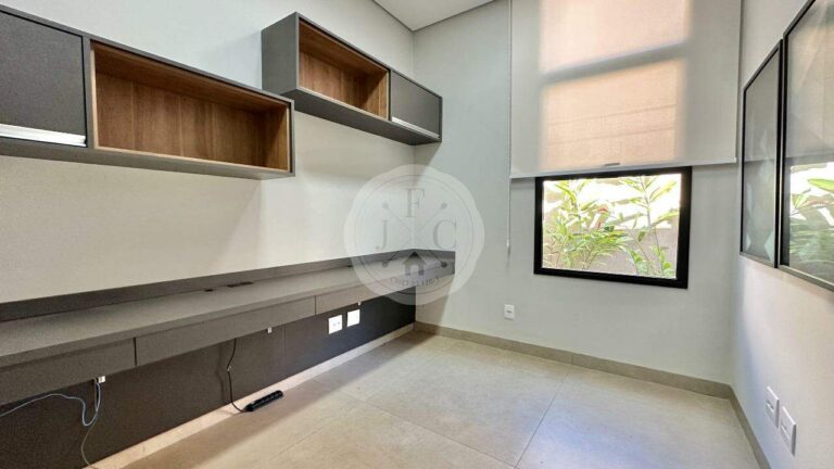 Casa em Condomínio para aluguel no Residencial e Empresarial Alphaville: