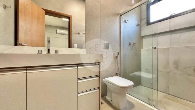 Casa em Condomínio para aluguel no Residencial e Empresarial Alphaville: