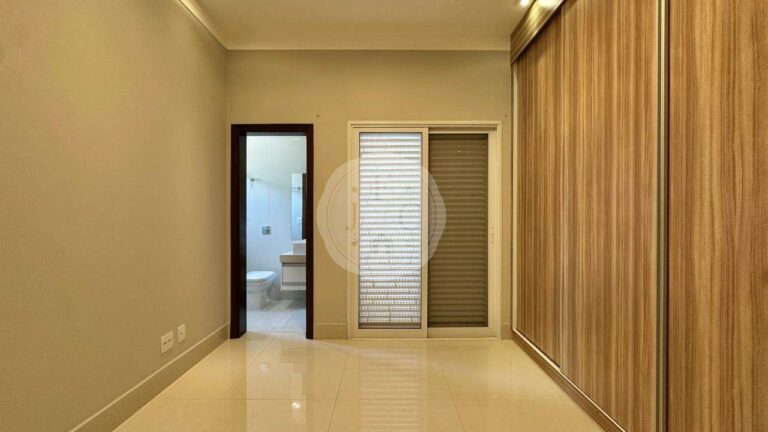 Casa em Condomínio para aluguel no Residencial e Empresarial Alphaville: