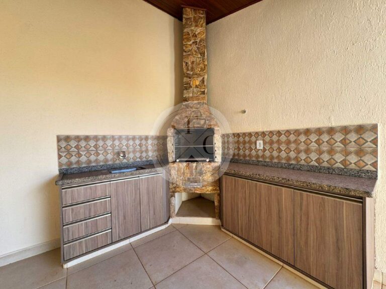 Casa em Condomínio para aluguel no Jardim Interlagos: