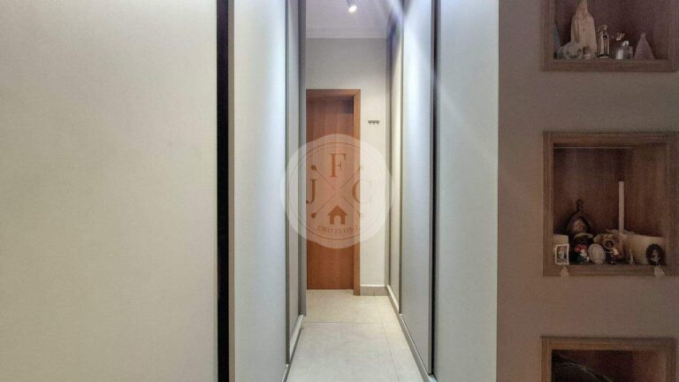 Casa em Condomínio à venda no Jardim Valência: