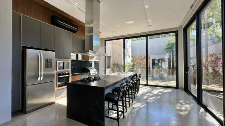 Casa em Condomínio para aluguel no Residencial e Empresarial Alphaville: