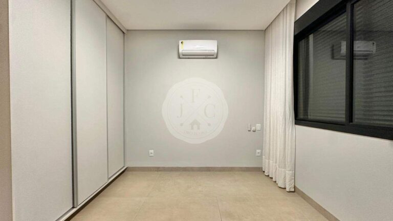 Casa em Condomínio para aluguel no Residencial e Empresarial Alphaville: