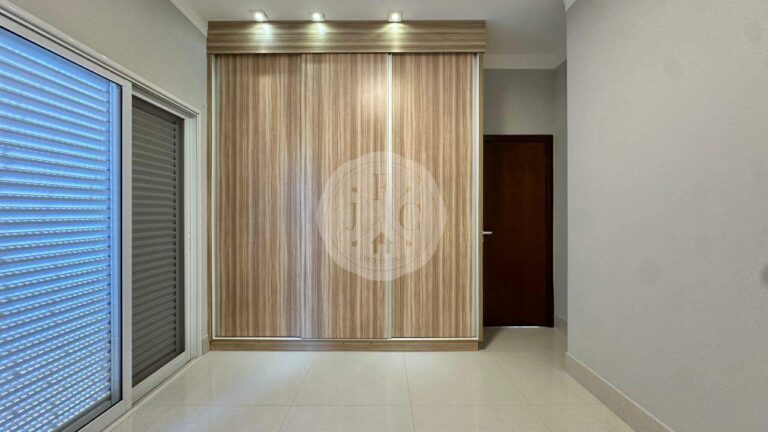 Casa em Condomínio para aluguel no Residencial e Empresarial Alphaville: