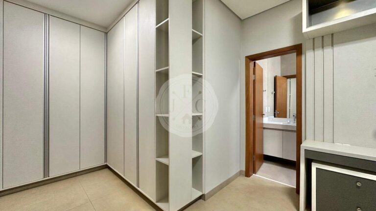 Casa em Condomínio para aluguel no Residencial e Empresarial Alphaville: