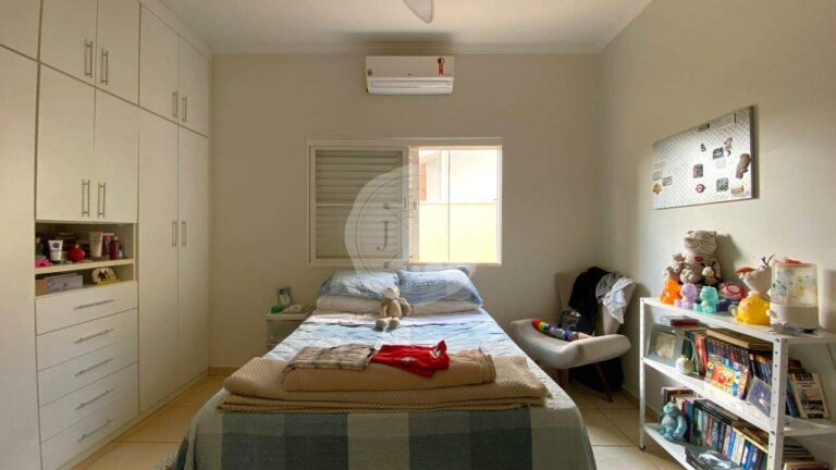 Casa em Condomínio à venda no Recreio das Acácias: