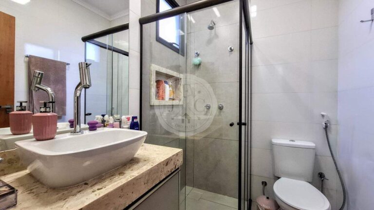 Casa em Condomínio à venda no Jardim Valência: