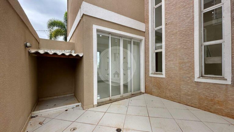 Casa em Condomínio para aluguel no Vila do Golfe: