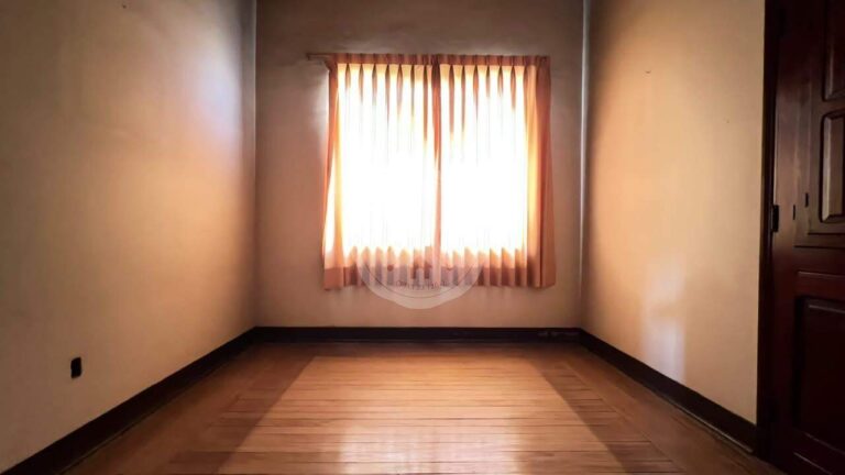 Casa à venda no Centro: