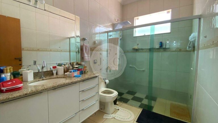 Casa em Condomínio à venda no Recreio das Acácias: