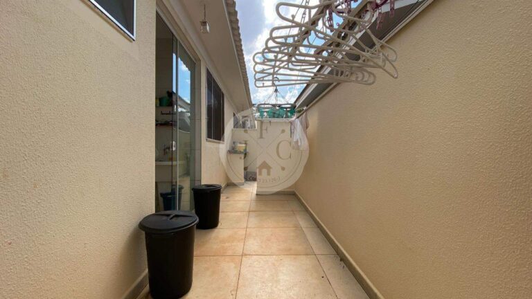 Casa em Condomínio à venda no Recreio das Acácias: