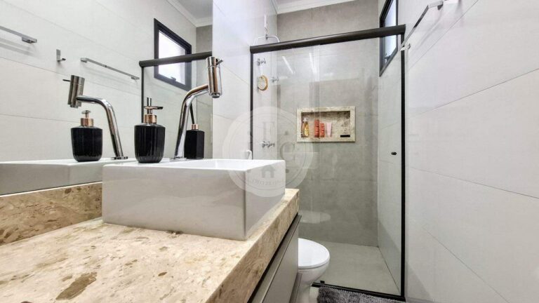 Casa em Condomínio à venda no Jardim Valência: