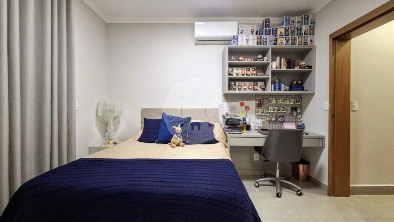 Casa em Condomínio à venda no Jardim Valência: