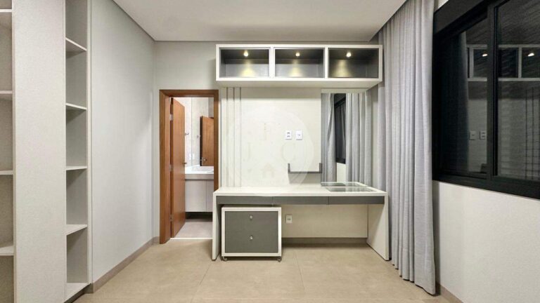 Casa em Condomínio para aluguel no Residencial e Empresarial Alphaville: