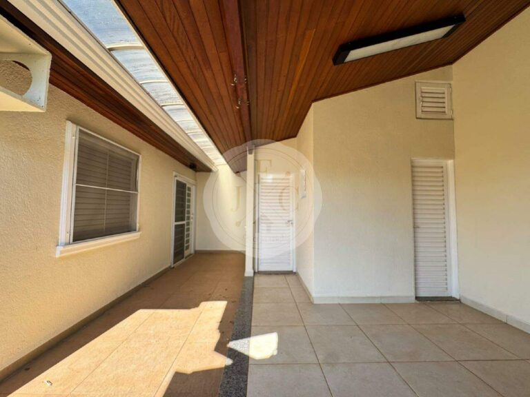 Casa em Condomínio à venda no Jardim Interlagos: