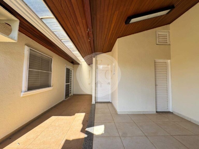 Casa em Condomínio para aluguel no Jardim Interlagos: