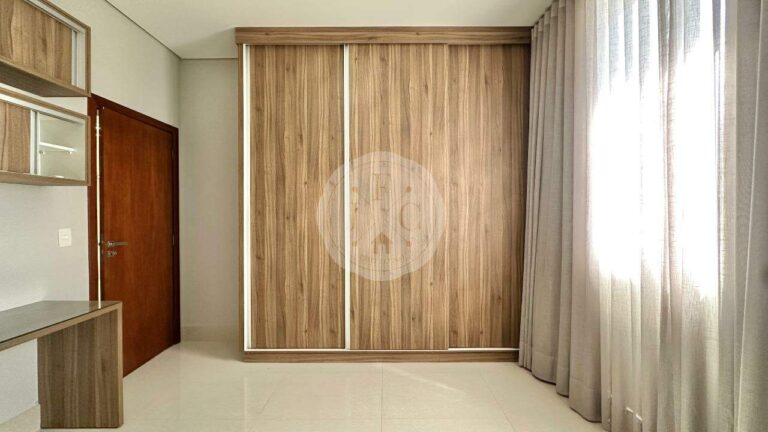 Casa em Condomínio para aluguel no Residencial e Empresarial Alphaville: