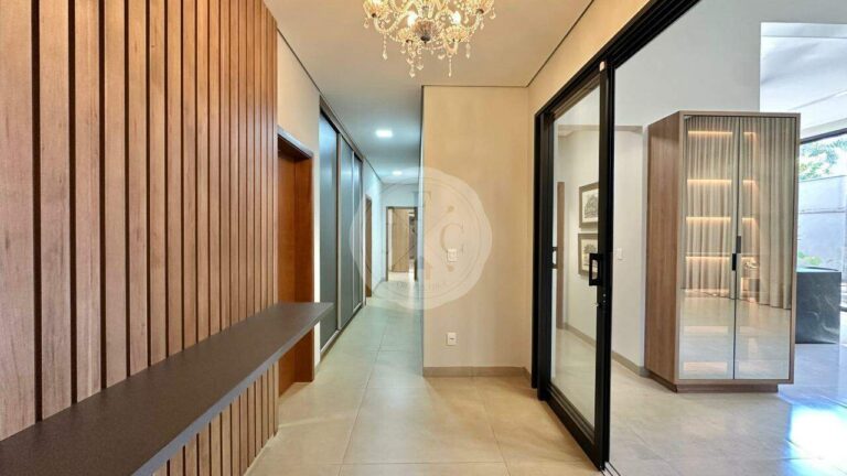 Casa em Condomínio para aluguel no Residencial e Empresarial Alphaville: