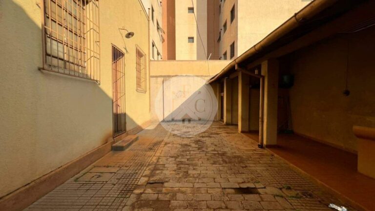 Casa à venda no Centro:
