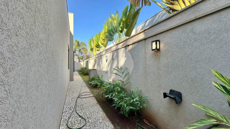 Casa em Condomínio para aluguel no Residencial e Empresarial Alphaville: