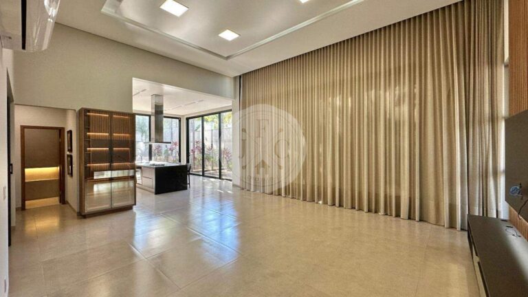 Casa em Condomínio para aluguel no Residencial e Empresarial Alphaville: