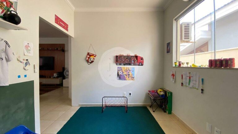 Casa em Condomínio à venda no Recreio das Acácias: