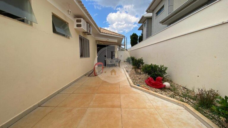 Casa em Condomínio à venda no Recreio das Acácias:
