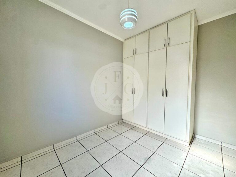 Casa em Condomínio à venda no Jardim Interlagos: