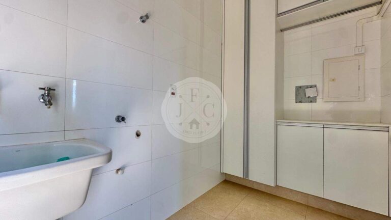 Casa em Condomínio para aluguel no Residencial e Empresarial Alphaville: