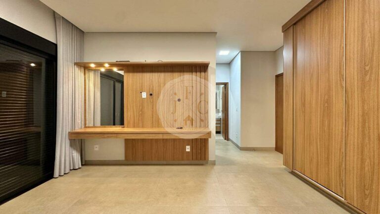 Casa em Condomínio para aluguel no Residencial e Empresarial Alphaville: