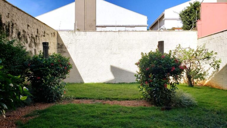 Casa em Condomínio para aluguel no Jardim Botânico: Quintal