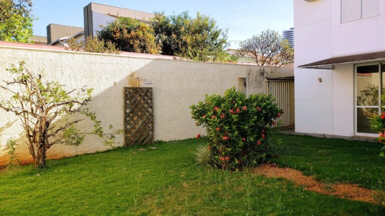 Casa em Condomínio para aluguel no Jardim Botânico: Quintal