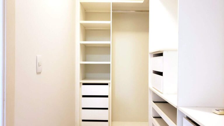 Casa em Condomínio à venda no Jardim Botânico: Closet Su te