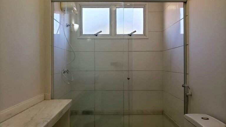 Casa em Condomínio para aluguel no Jardim Botânico: Banheiro Su te