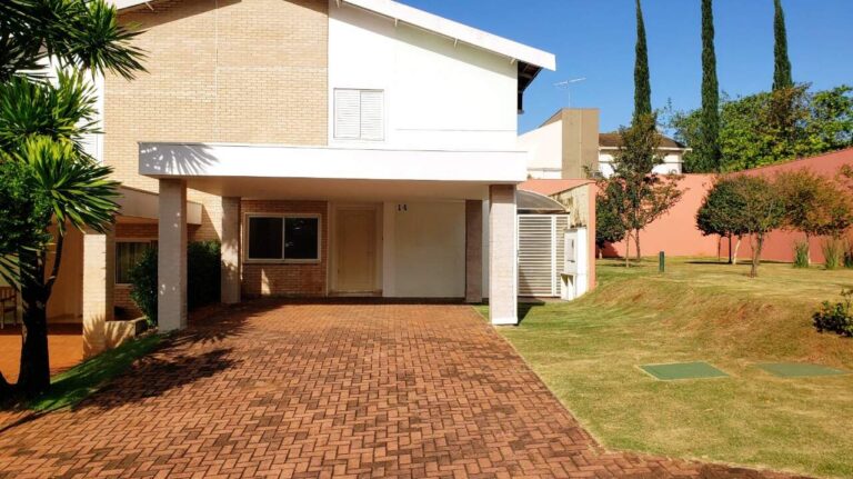 Casa em Condomínio à venda no Jardim Botânico: Fachada