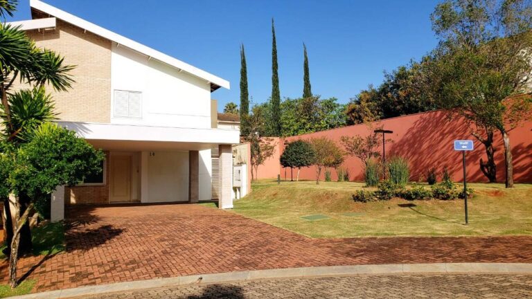 Casa em Condomínio para aluguel no Jardim Botânico: Fachada